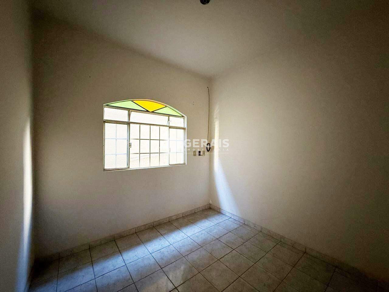 Casa à venda no HALIN SOUKI: 06- QUARTO 01