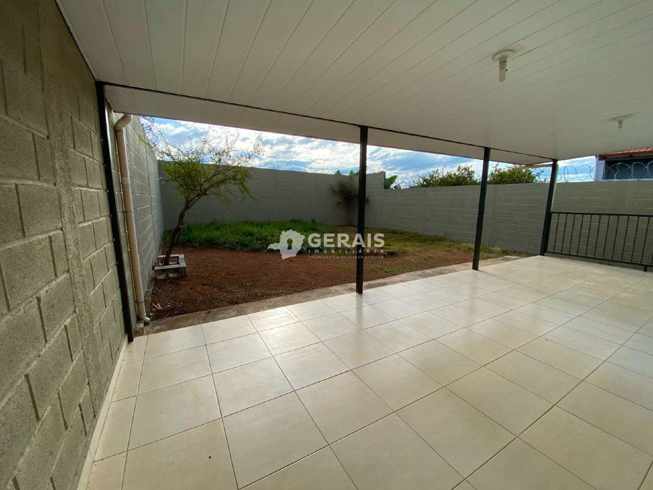 Casa à venda no ORION: 08- VARANDA