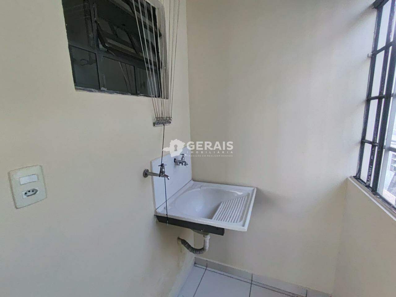 Casa para aluguel no LP PEREIRA: 08- ÁREA DE SERVIÇO 