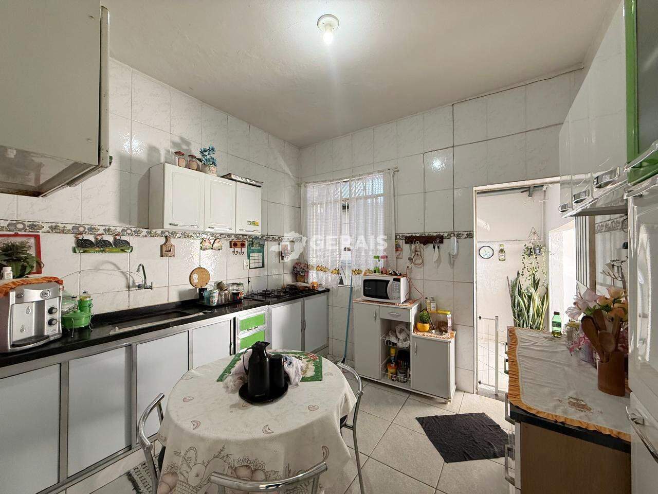 Casa à venda no SANTA LÚCIA: 06- COZINHA