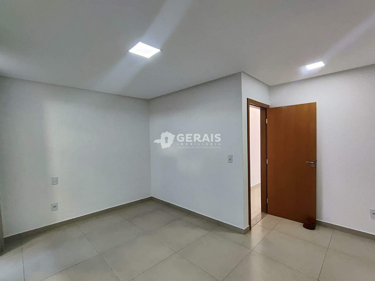 Casa para aluguel no RANCHO ALEGRE: 05- BANHO SUÍTE