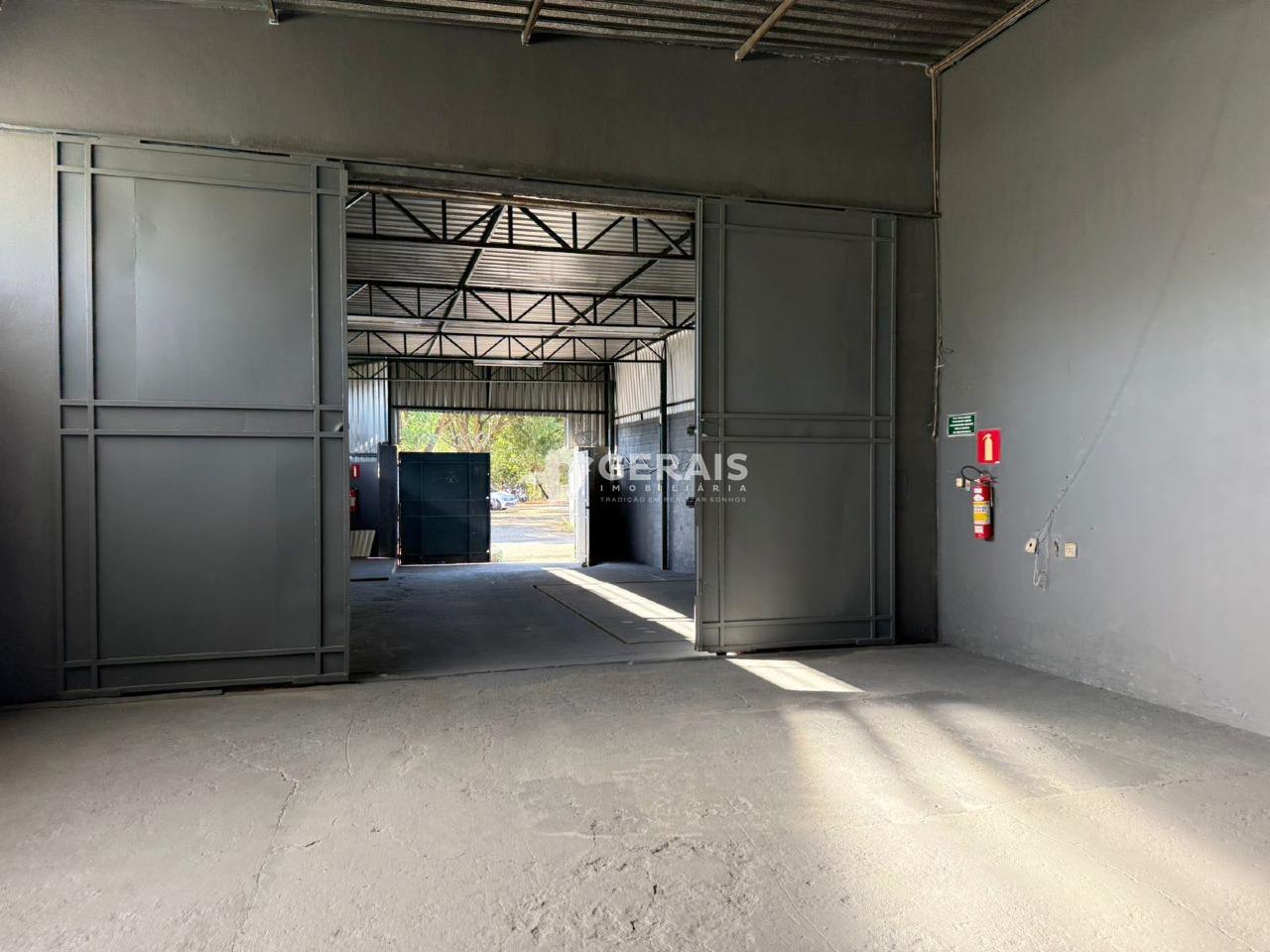 Galpão para aluguel no CATALÃO: 02 - GALPÃO