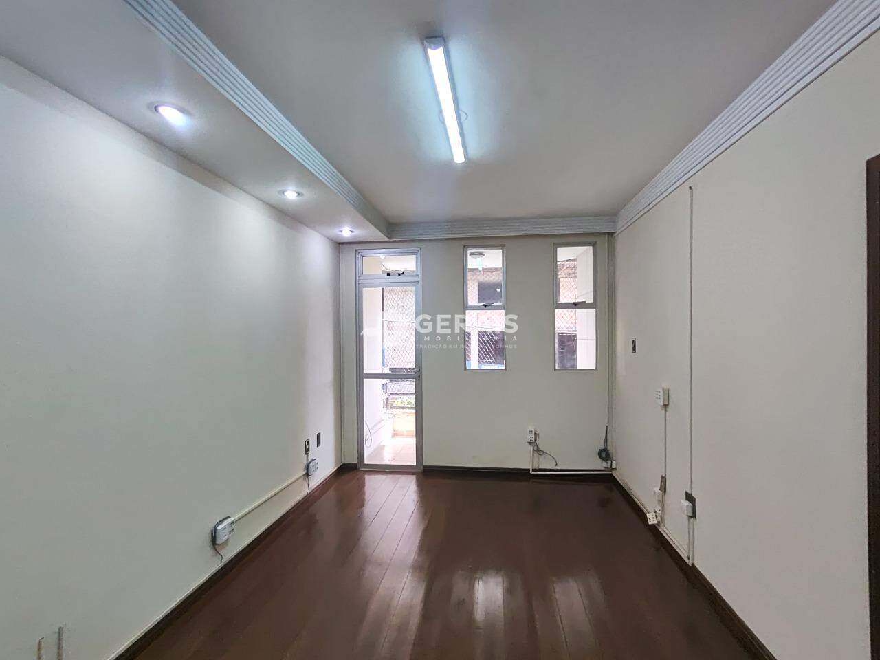 Casa Comercial para aluguel no CENTRO: 05- SALA