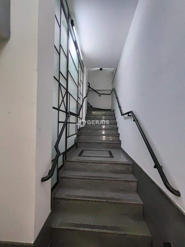 Casa Comercial para aluguel no CENTRO: 04- ACESSO AO 2° PAV.