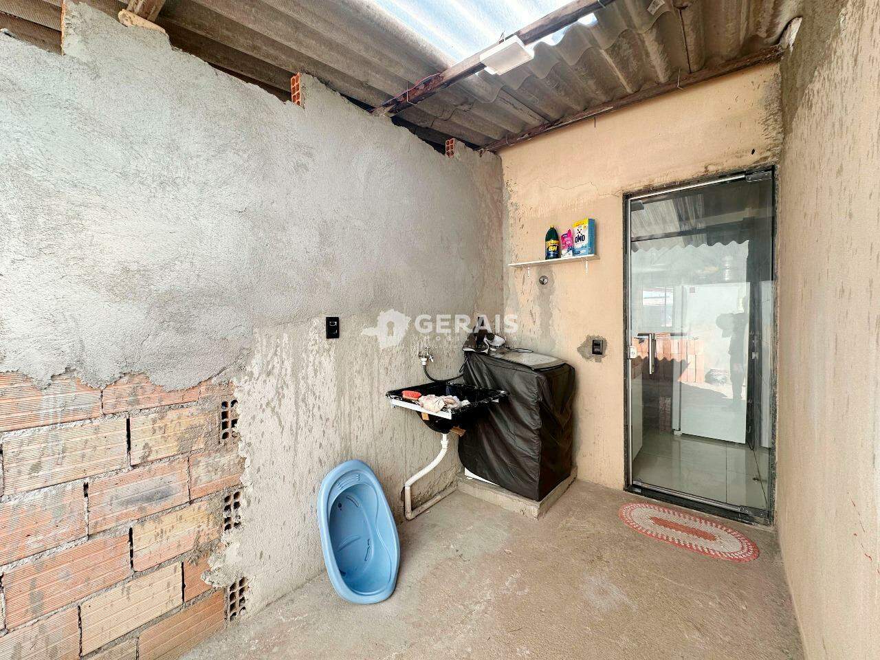 Casa à venda no SAO LUCAS: 08- ÁREA DE SERVIÇO 