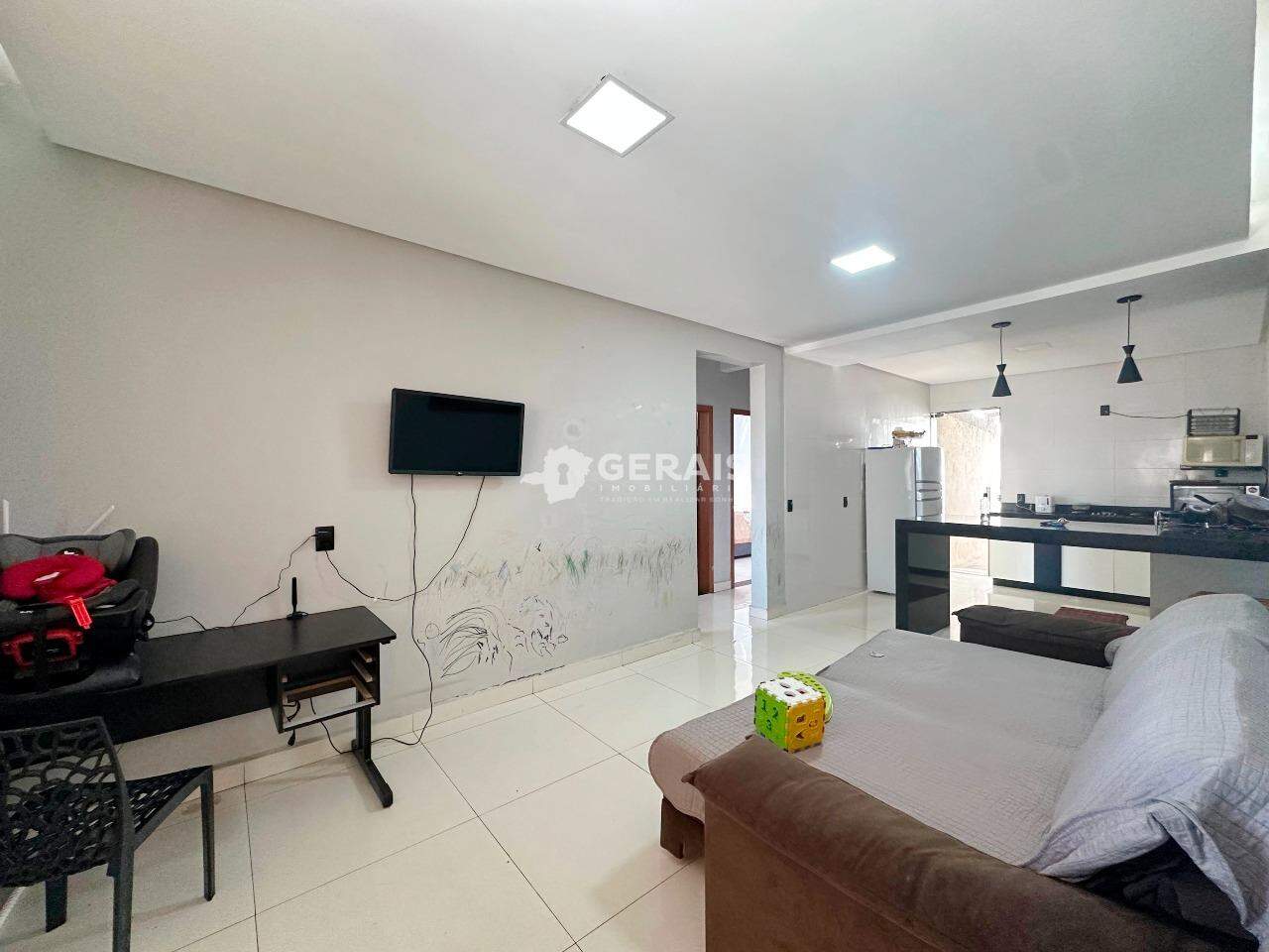Casa à venda no SAO LUCAS: 03- SALA