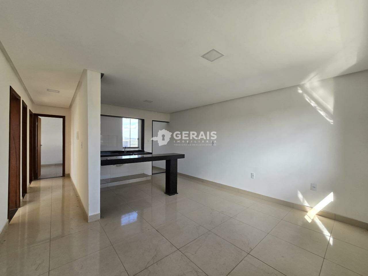 Apartamento à venda no ITACOLOMI: 02 - SALA