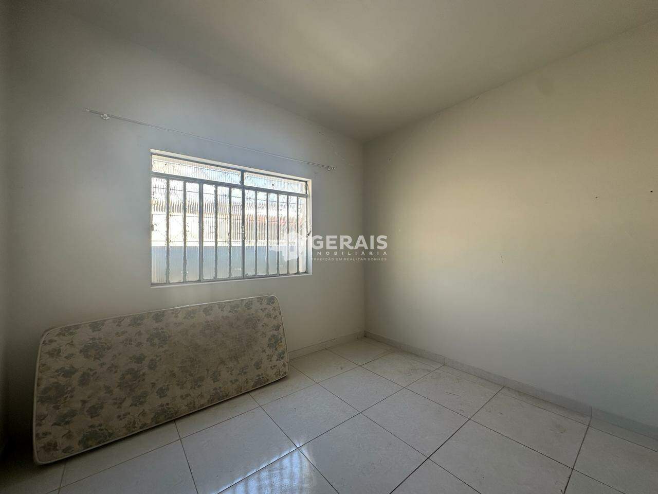 Casa à venda no PORTO VELHO: 04- QUARTO 01