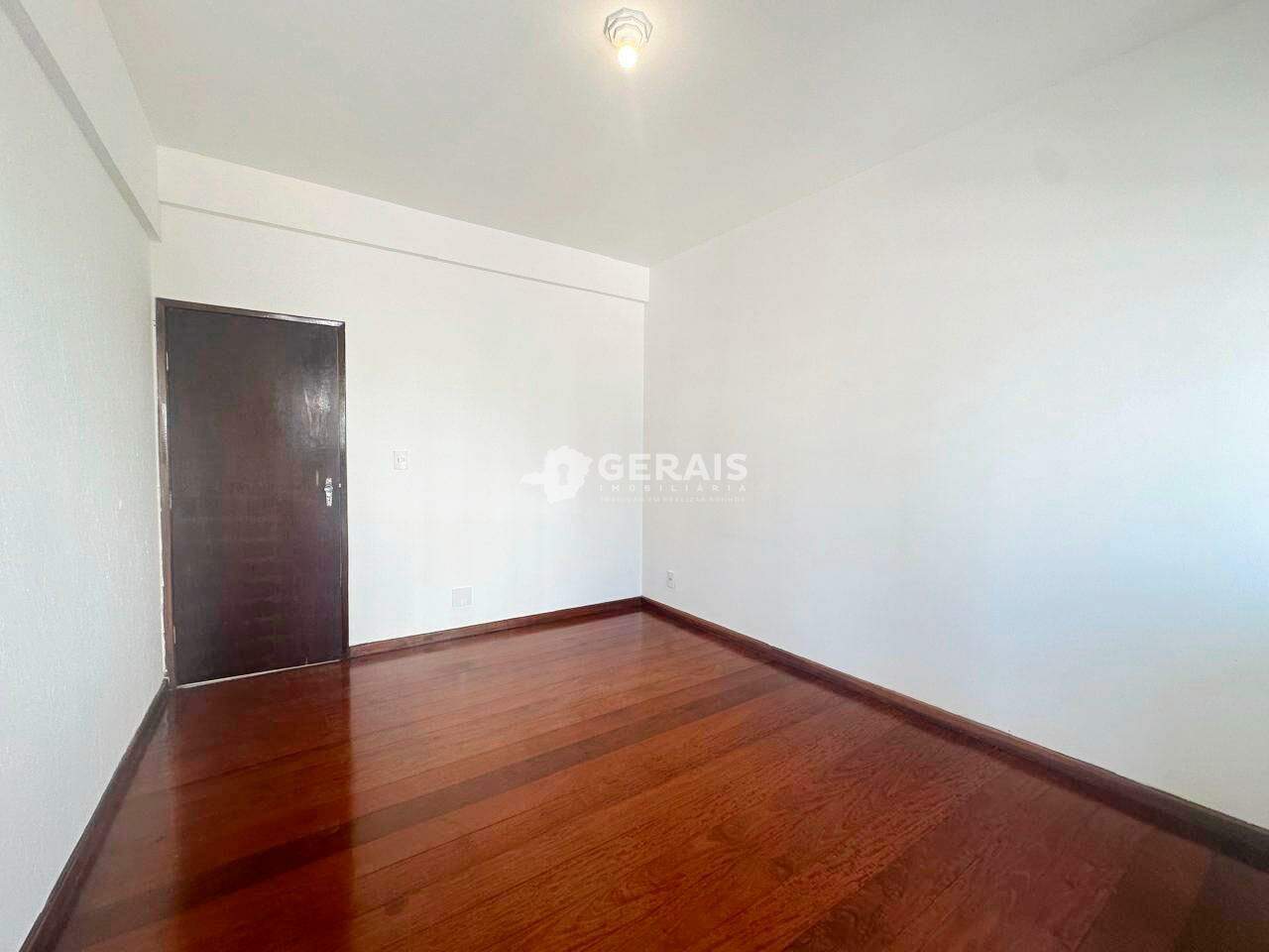 Apartamento à venda no CENTRO: 02- SALA