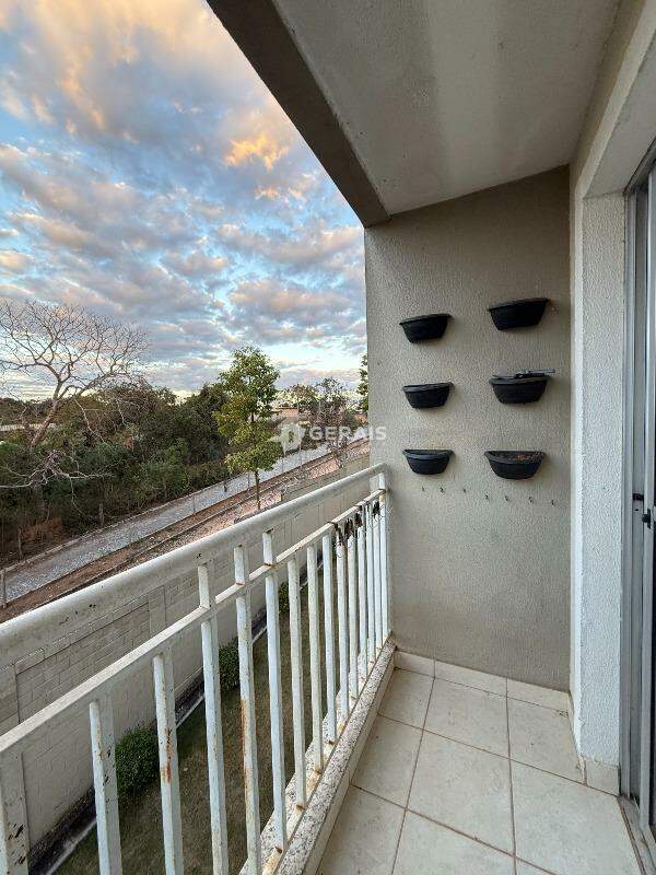 Apartamento para aluguel no REALENGO: 07- SACADA