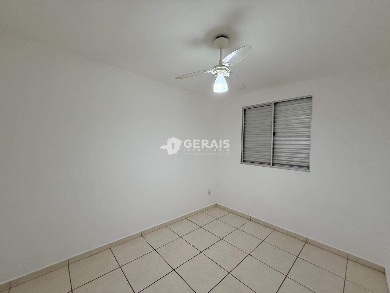 Apartamento para aluguel no REALENGO: 09- QUARTO 02