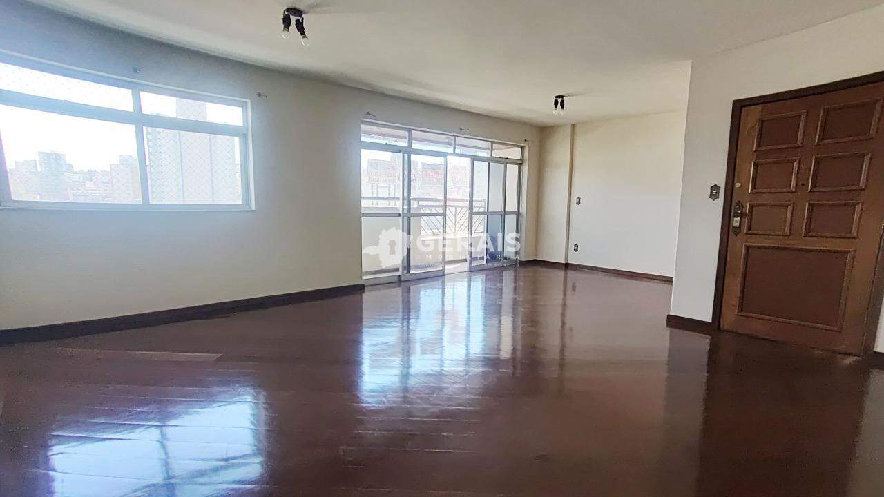 Apartamento para aluguel no CENTRO: 04- SALA 01