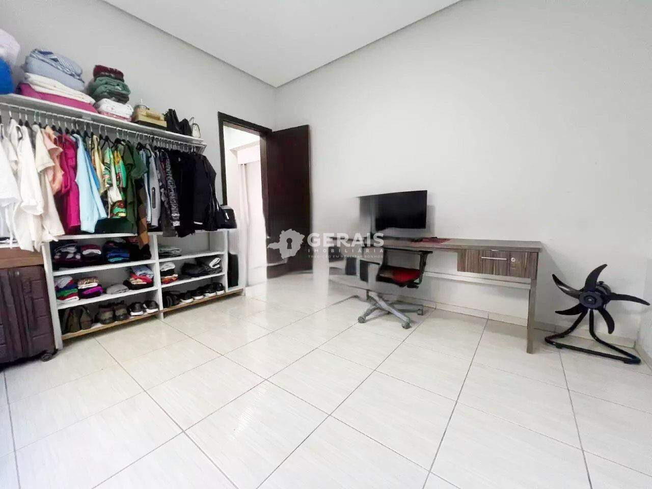 Casa à venda no BELVEDERE: 07- QUARTO 02