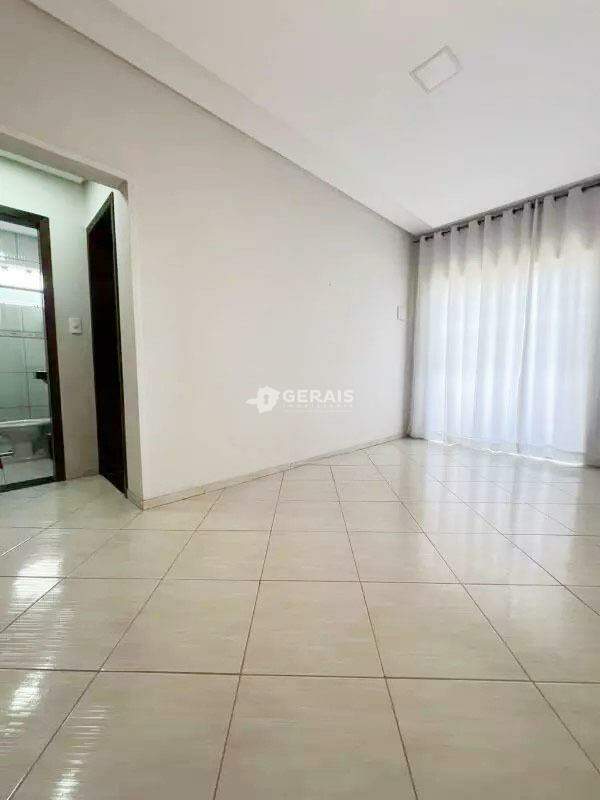 Casa à venda no BELVEDERE: 02- SALA 01