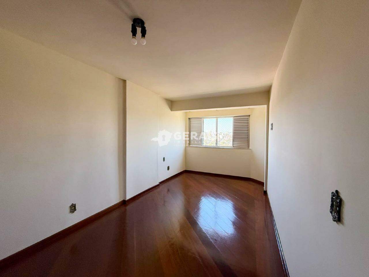 Apartamento à venda no CENTRO: 08- QUARTO 01