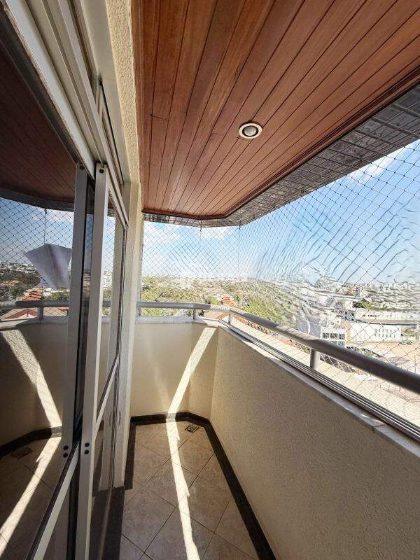Apartamento à venda no CENTRO: 04- SACADA