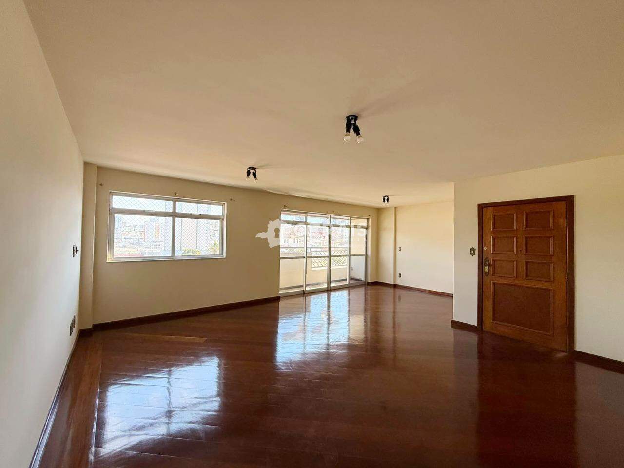 Apartamento à venda no CENTRO: 02- SALA