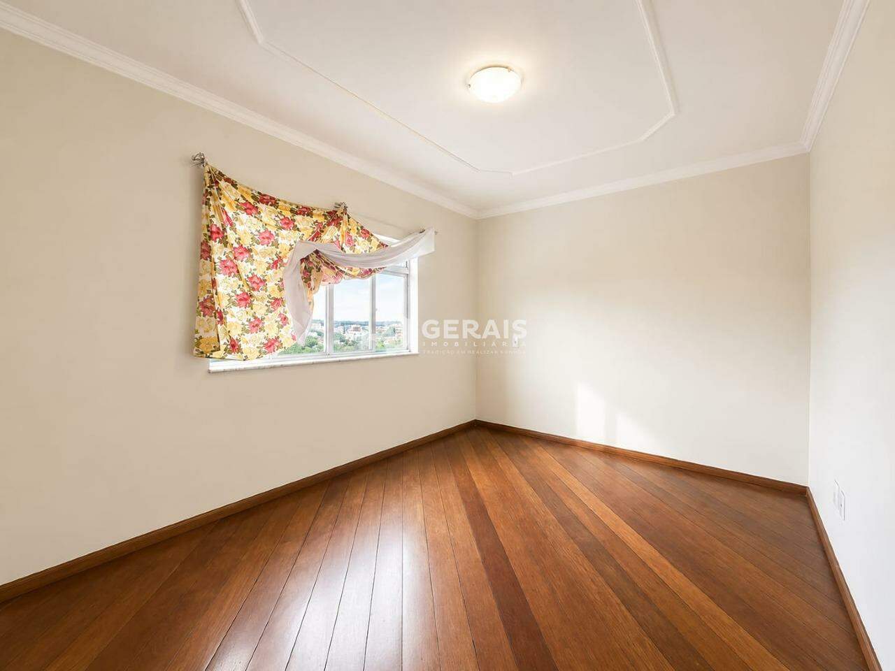 Apartamento à venda no LP PEREIRA: 06 - QUARTO 01
