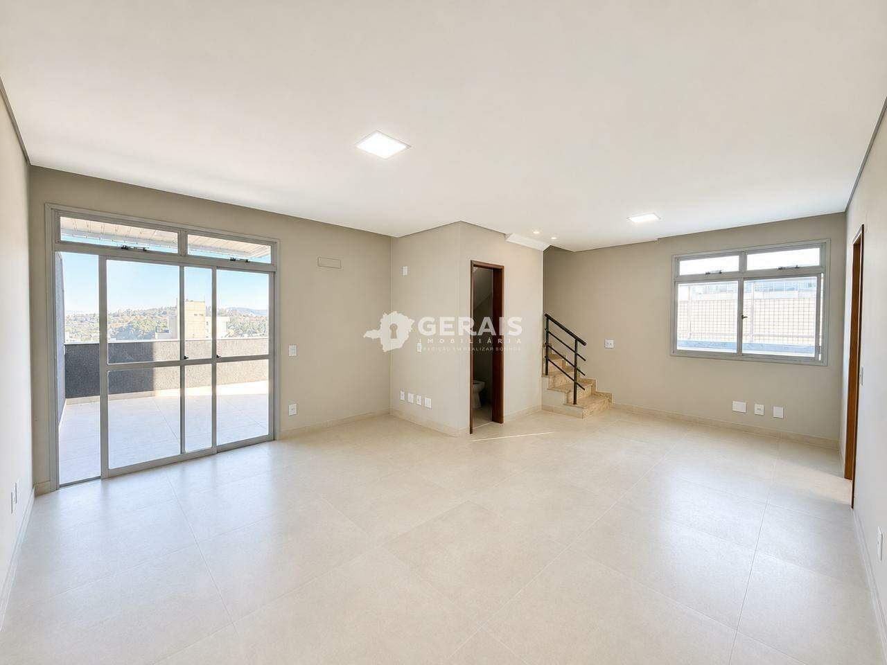 Apto Cobertura à venda no CENTRO: 02- SALA