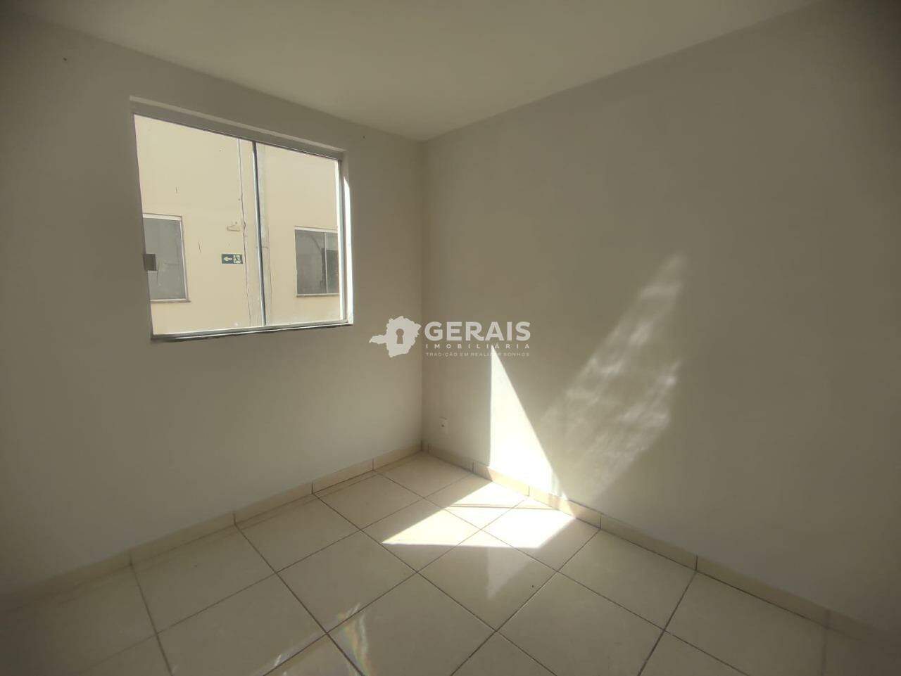 Apartamento à venda no JARDIM CANDIDES: 04- QUARTO 01