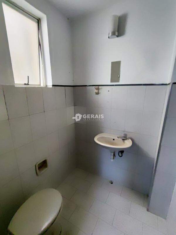 Sala para aluguel no CENTRO: 04- BANHEIRO  01