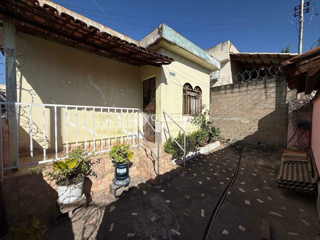 Casa à venda no CENTRO: 08- ÁREA EXTERNA