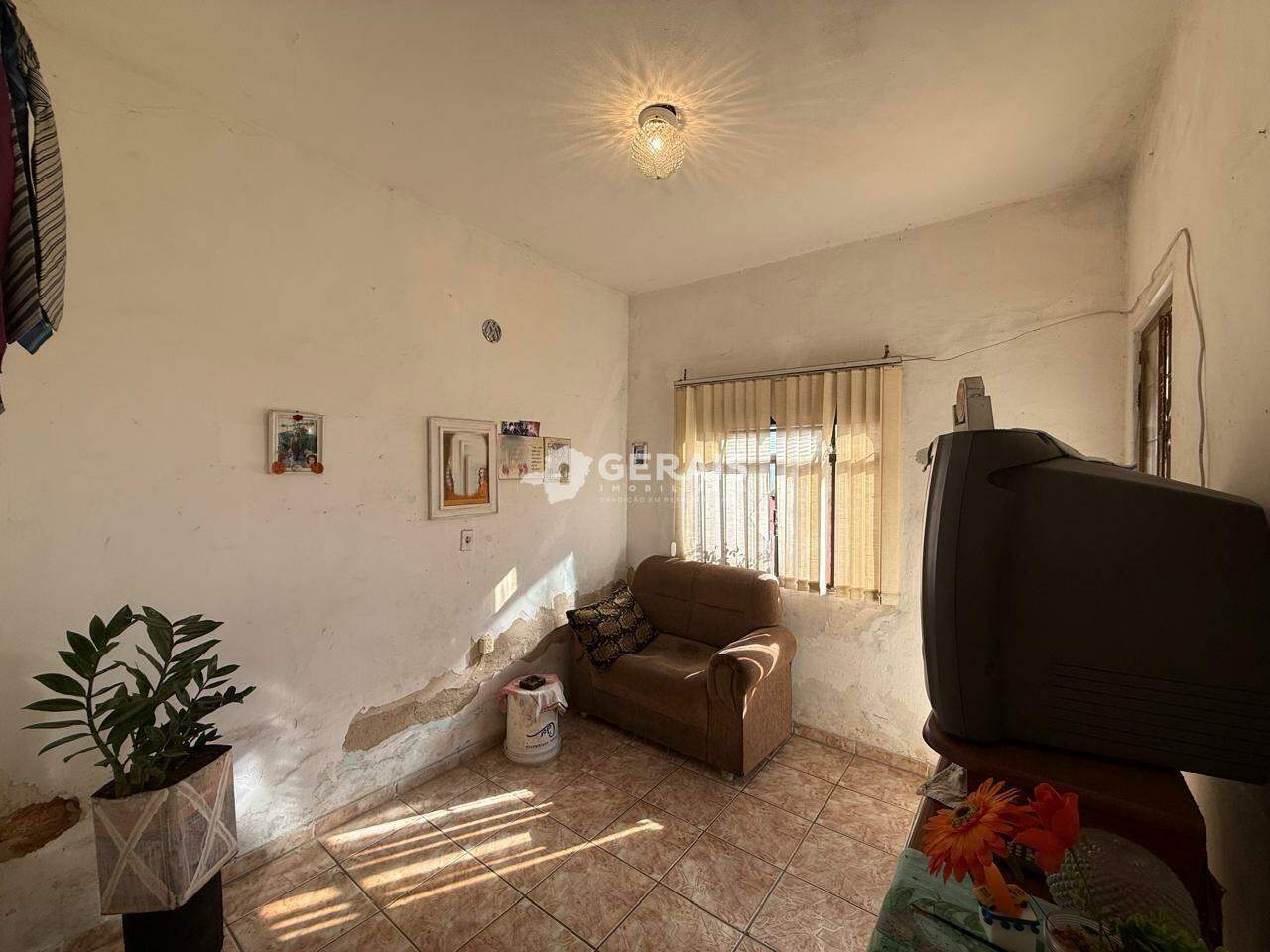 Casa à venda no CENTRO: 02- SALA