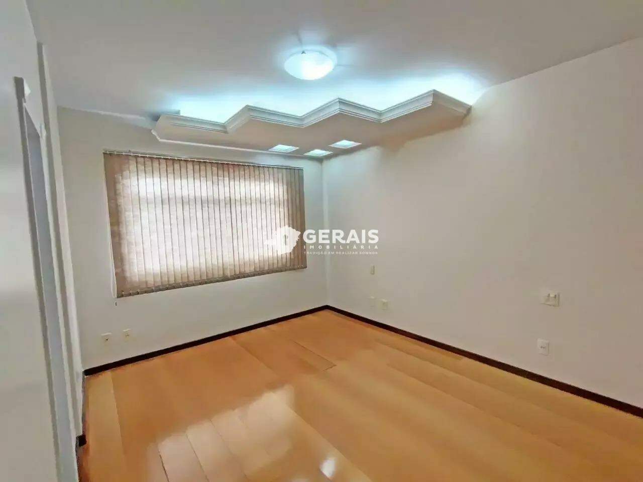Apartamento à venda no CENTRO: 08 - QUARTO SUÍTE