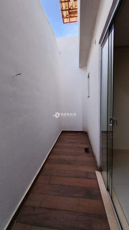 Casa para aluguel no SAO JUDAS TADEU: 05- ÁREA DE CLARIDADE