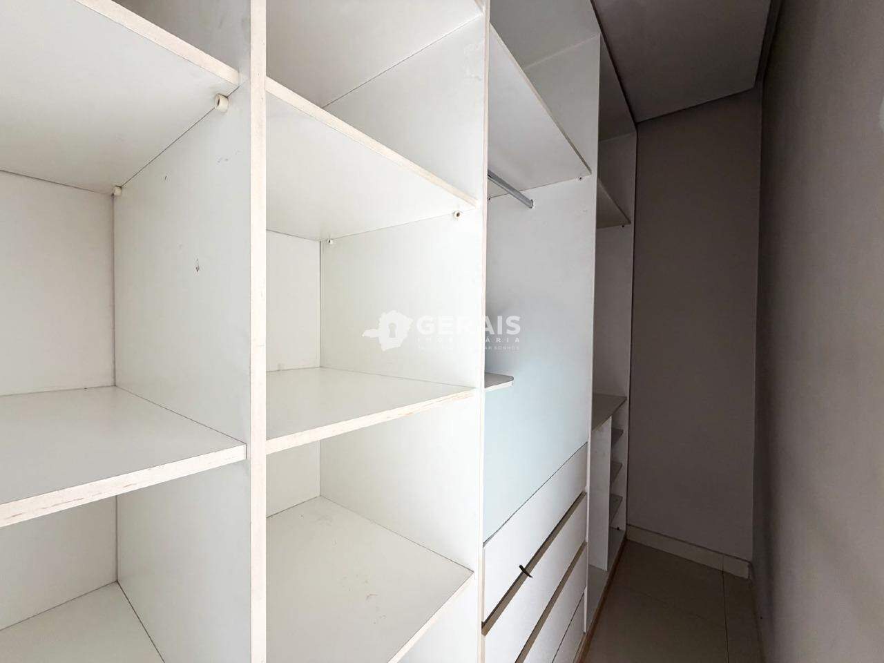 Casa para aluguel no SAO JUDAS TADEU: 09- CLOSET QUARTO 02