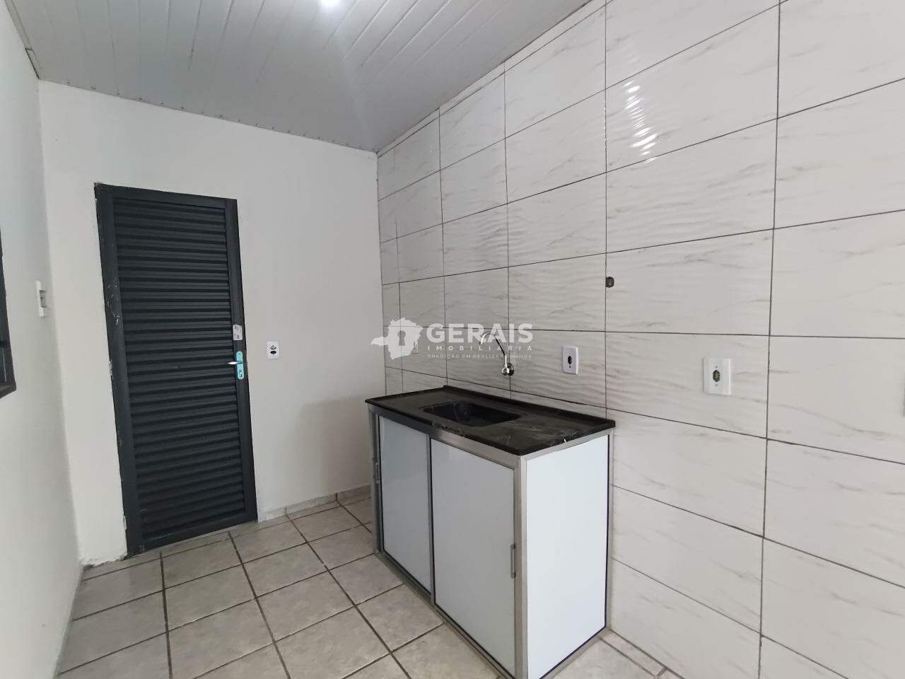 Casa para aluguel no JARDIM COPACABANA: 07- COZINHA