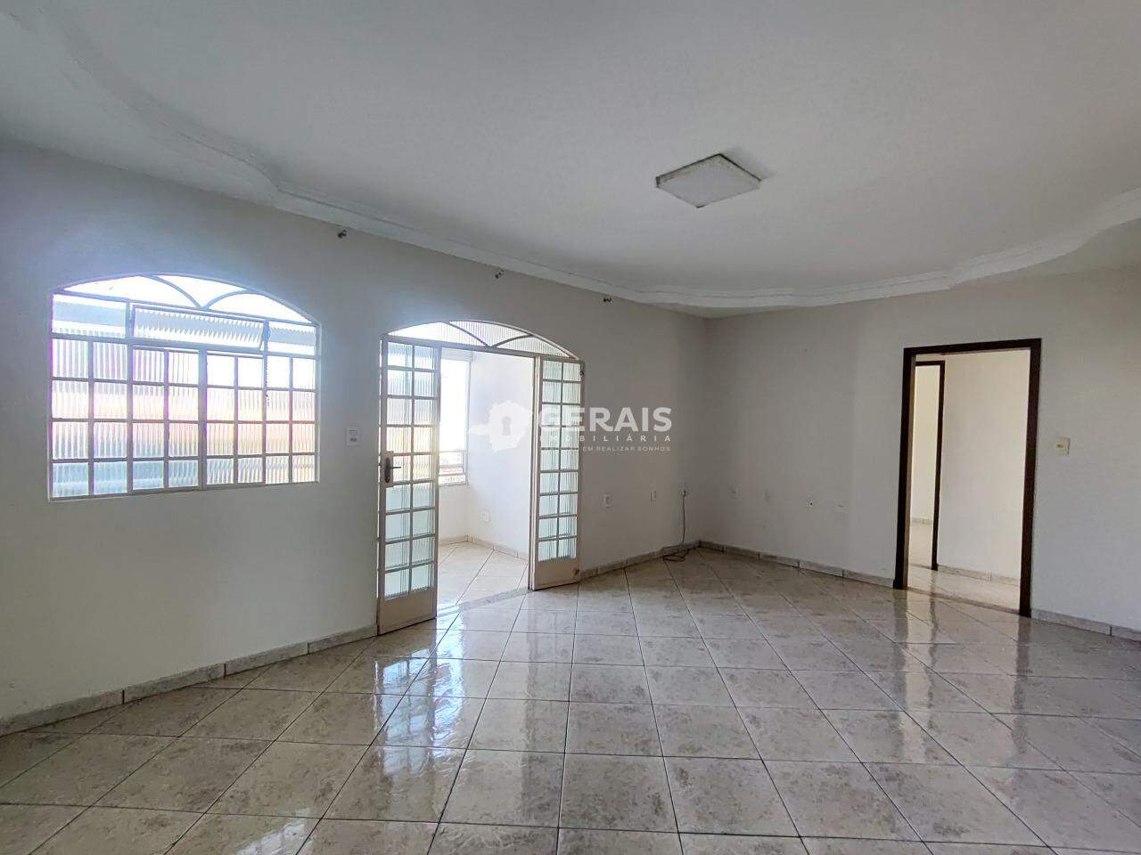 Apartamento para aluguel no ESPLANADA: 03 - SALA P/ 02 AMBIENTES