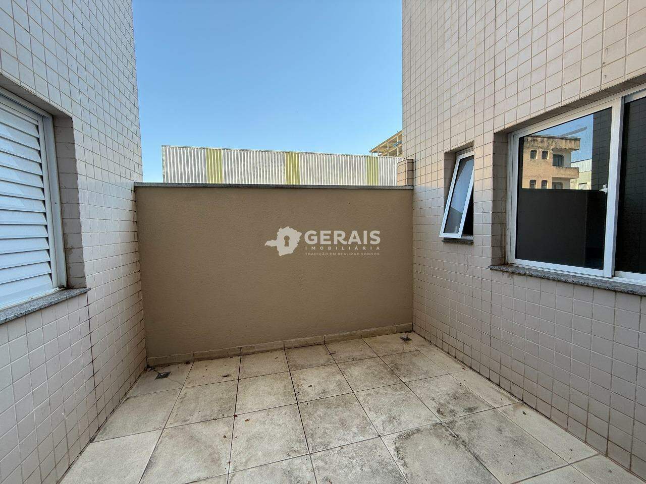 Apartamento para aluguel no CENTRO: 05- ÁREA DE CLARIDADE