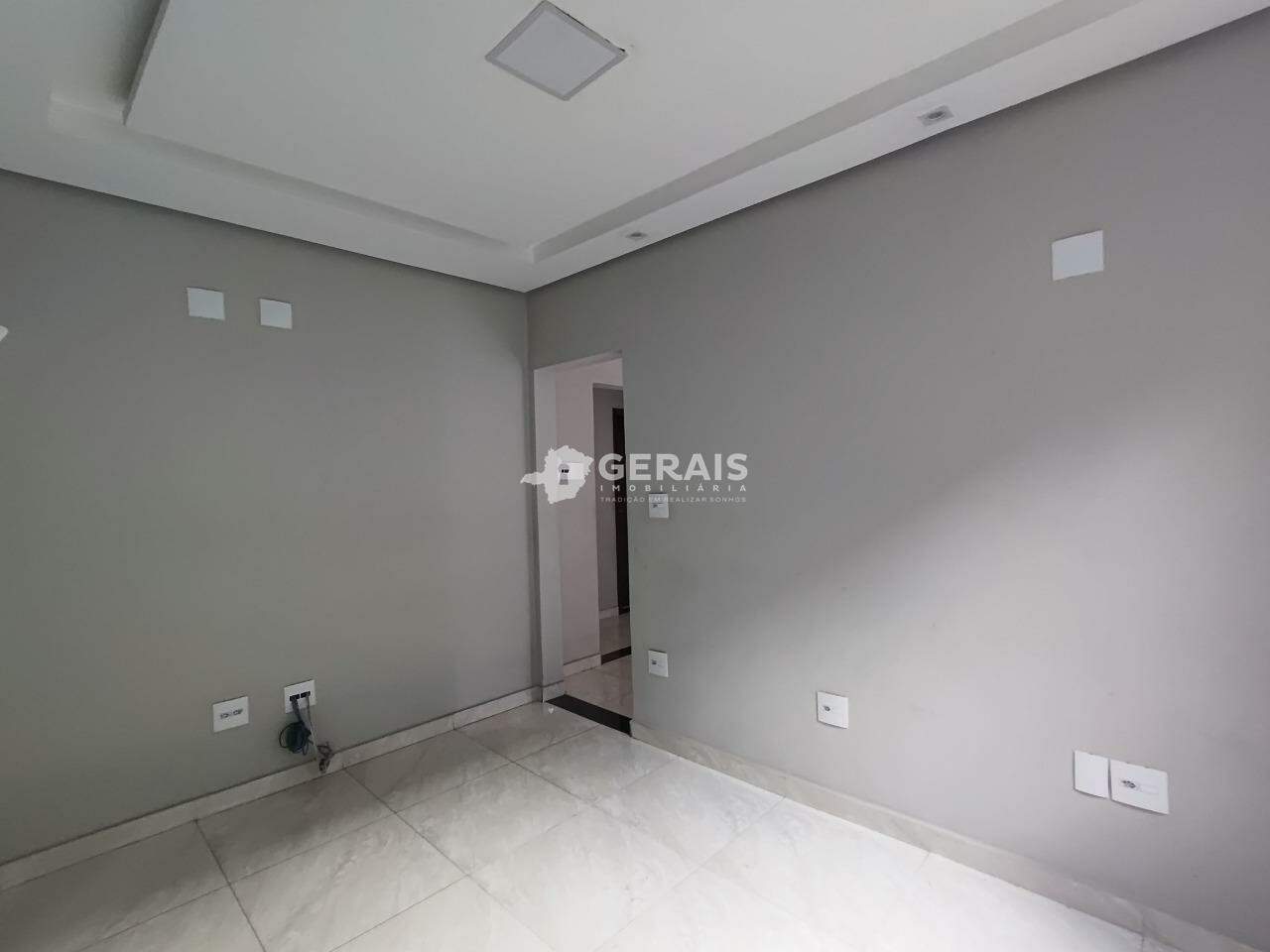 Casa para aluguel no SÃO ROQUE: 03- SALA