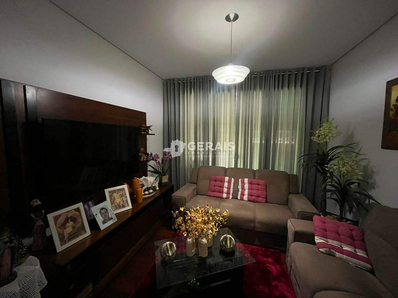 Casa à venda no LEVINDO PAULA PEREIRA: 03- SALA 02