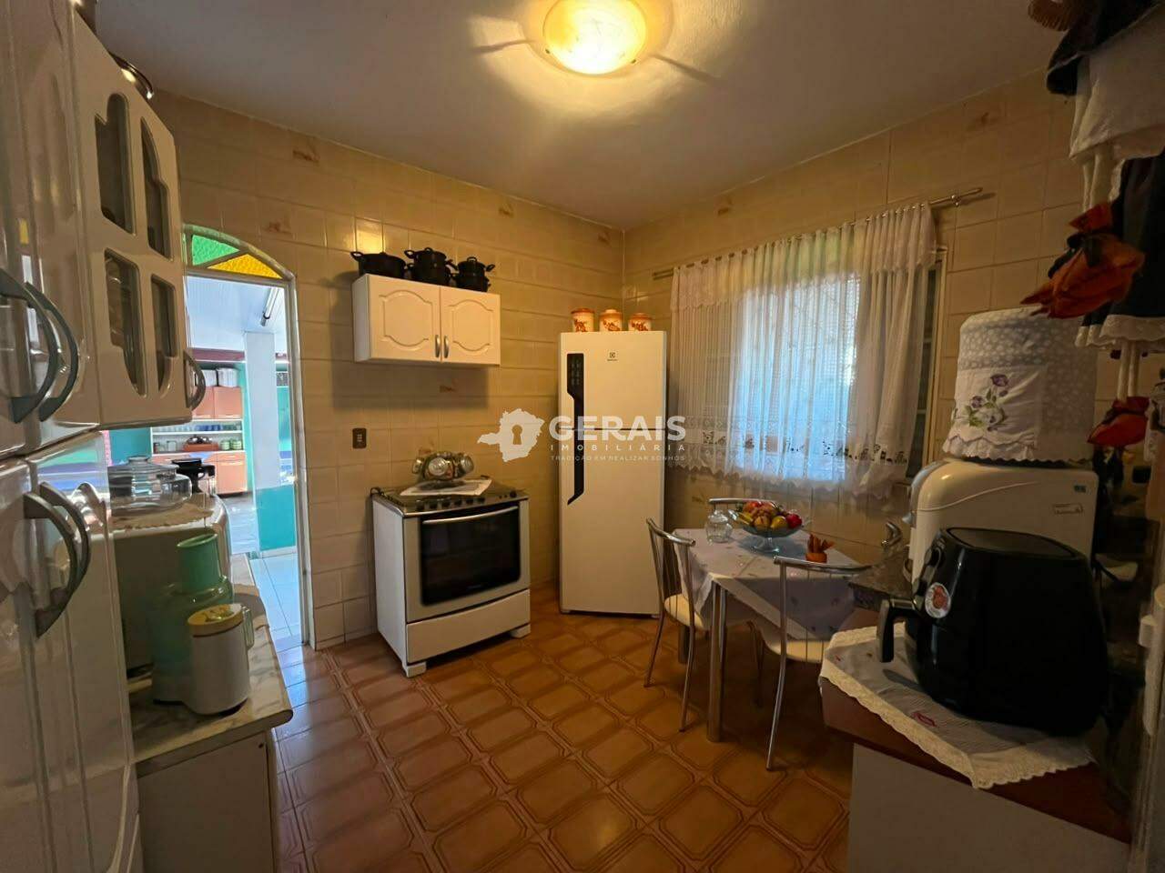 Casa à venda no LEVINDO PAULA PEREIRA: 05- COZINHA 01