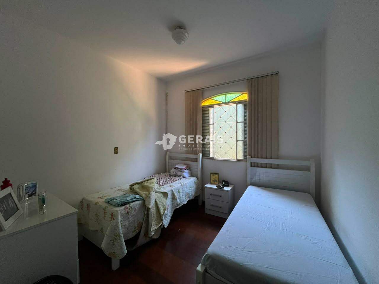 Casa à venda no LEVINDO PAULA PEREIRA: 08- QUARTO 02