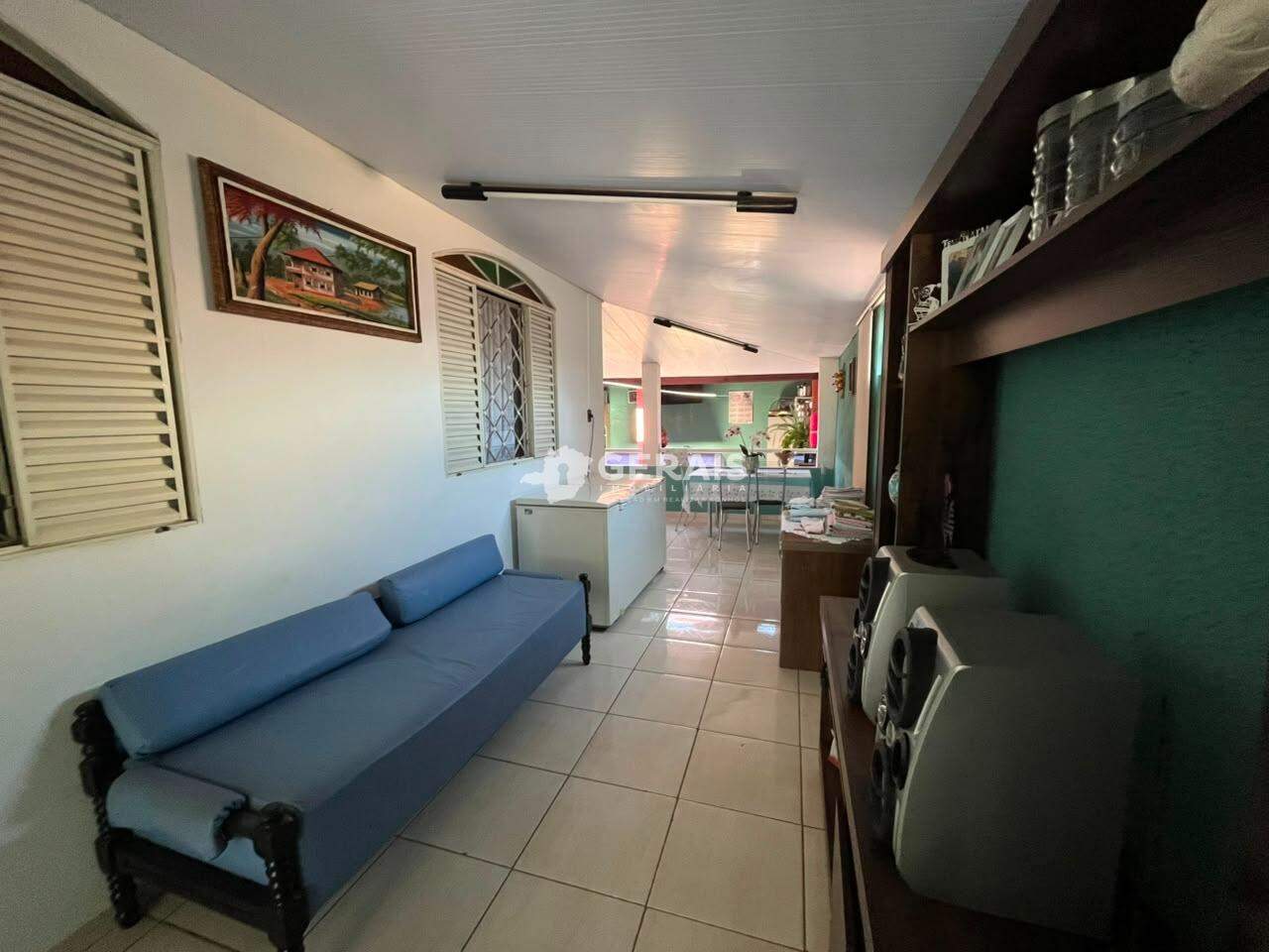 Casa à venda no LEVINDO PAULA PEREIRA: 02- SALA 01