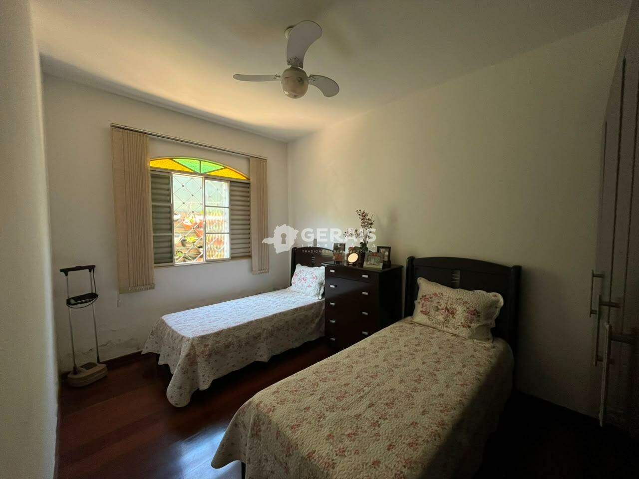 Casa à venda no LEVINDO PAULA PEREIRA: 07- QUARTO 01