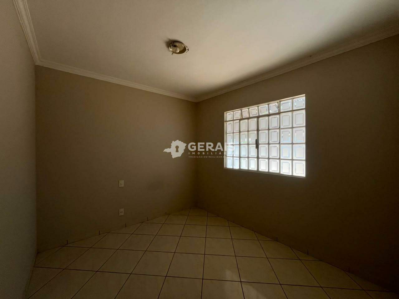 Casa à venda no RESIDENCIAL DOUTOR WALCHIR RESENDE COSTA: 05- QUARTO 02