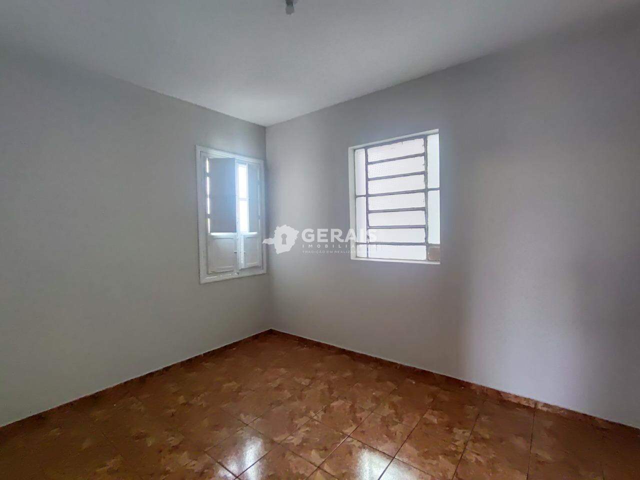 Casa para aluguel no CENTRO: 06- QUARTO 01