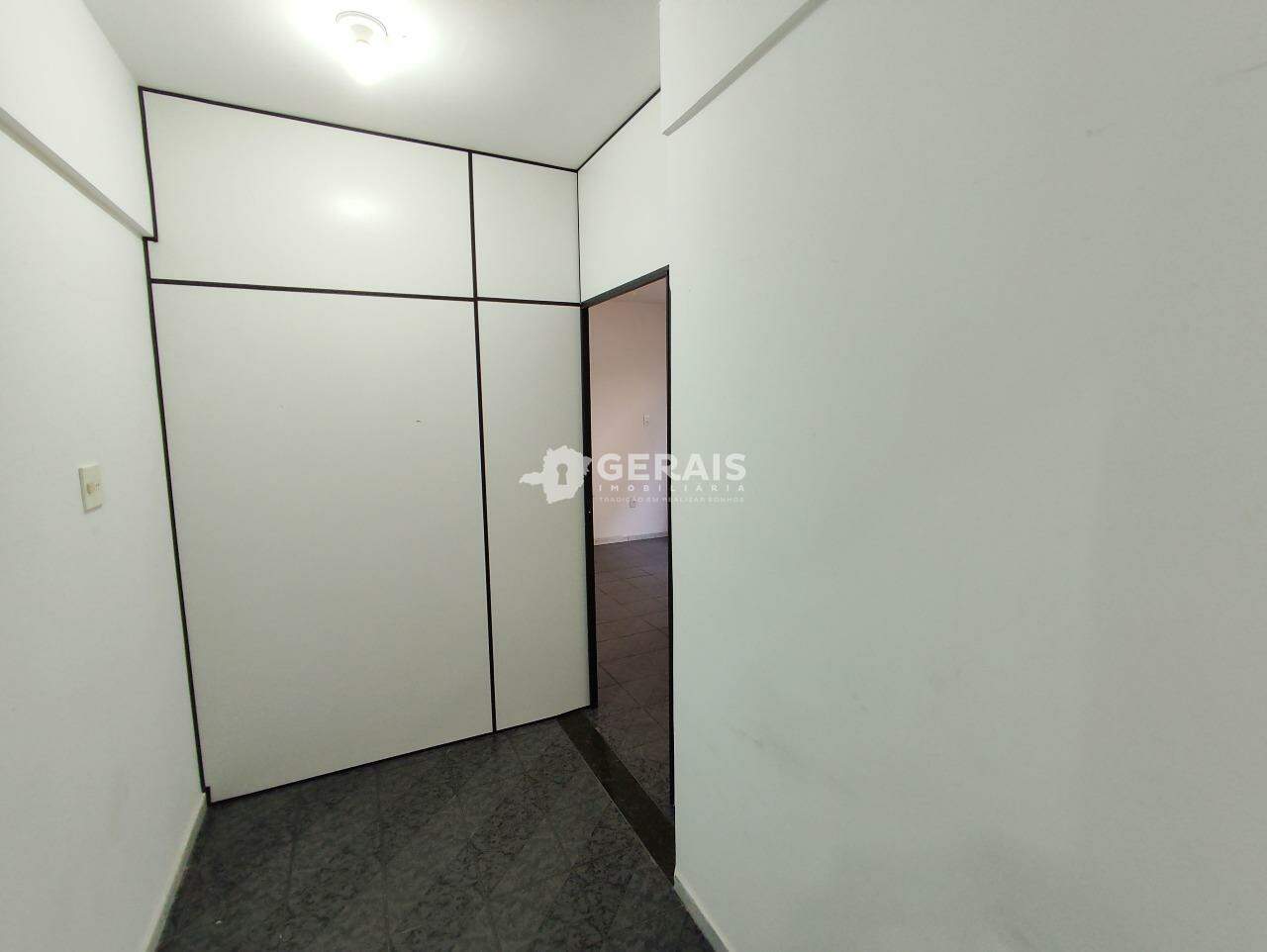 Sala à venda no CENTRO: 06- ENTRADA