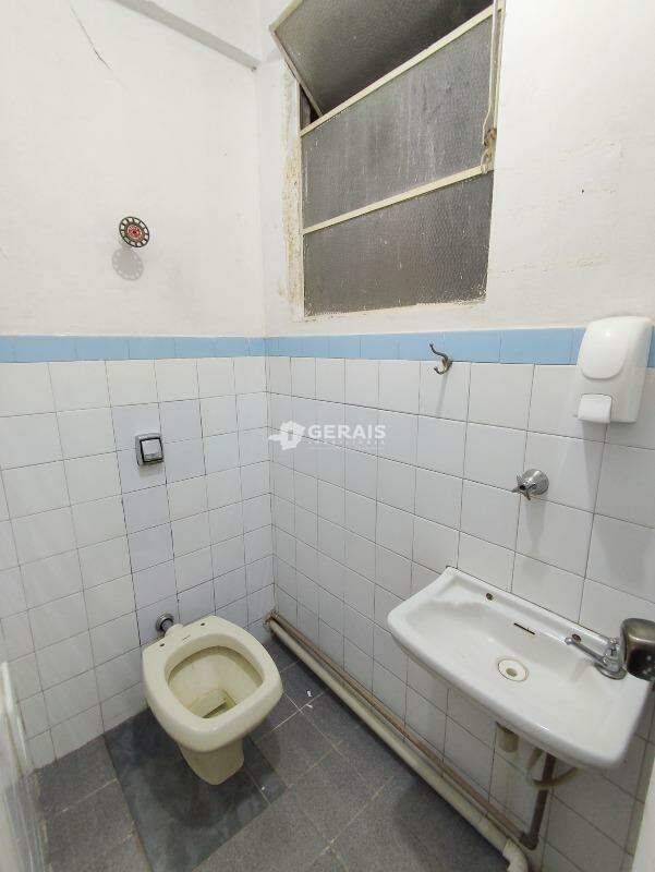 Sala à venda no CENTRO: 05- BANHEIRO