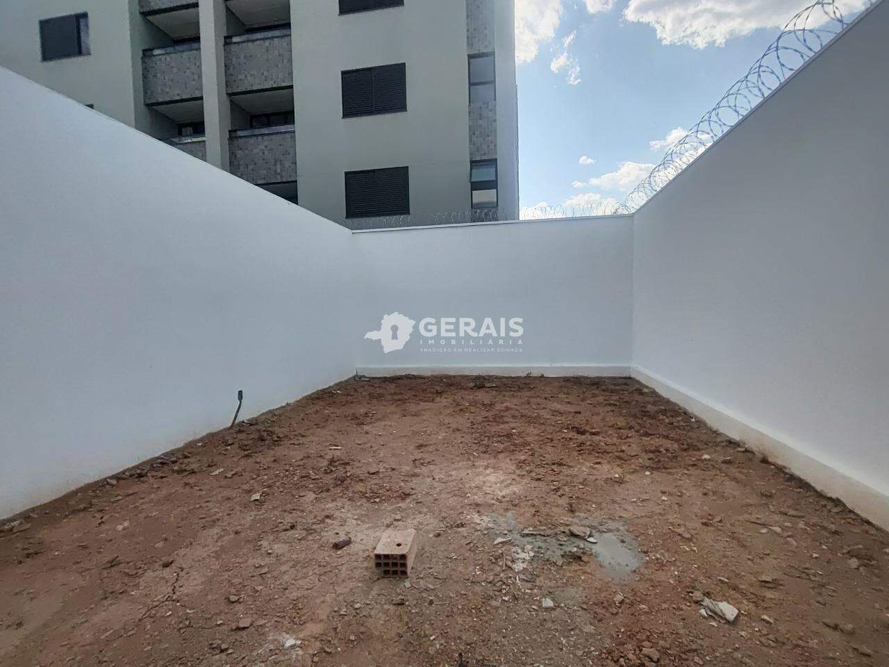 Loja para aluguel no LIBERDADE: 07- ÁREA EXTERNA