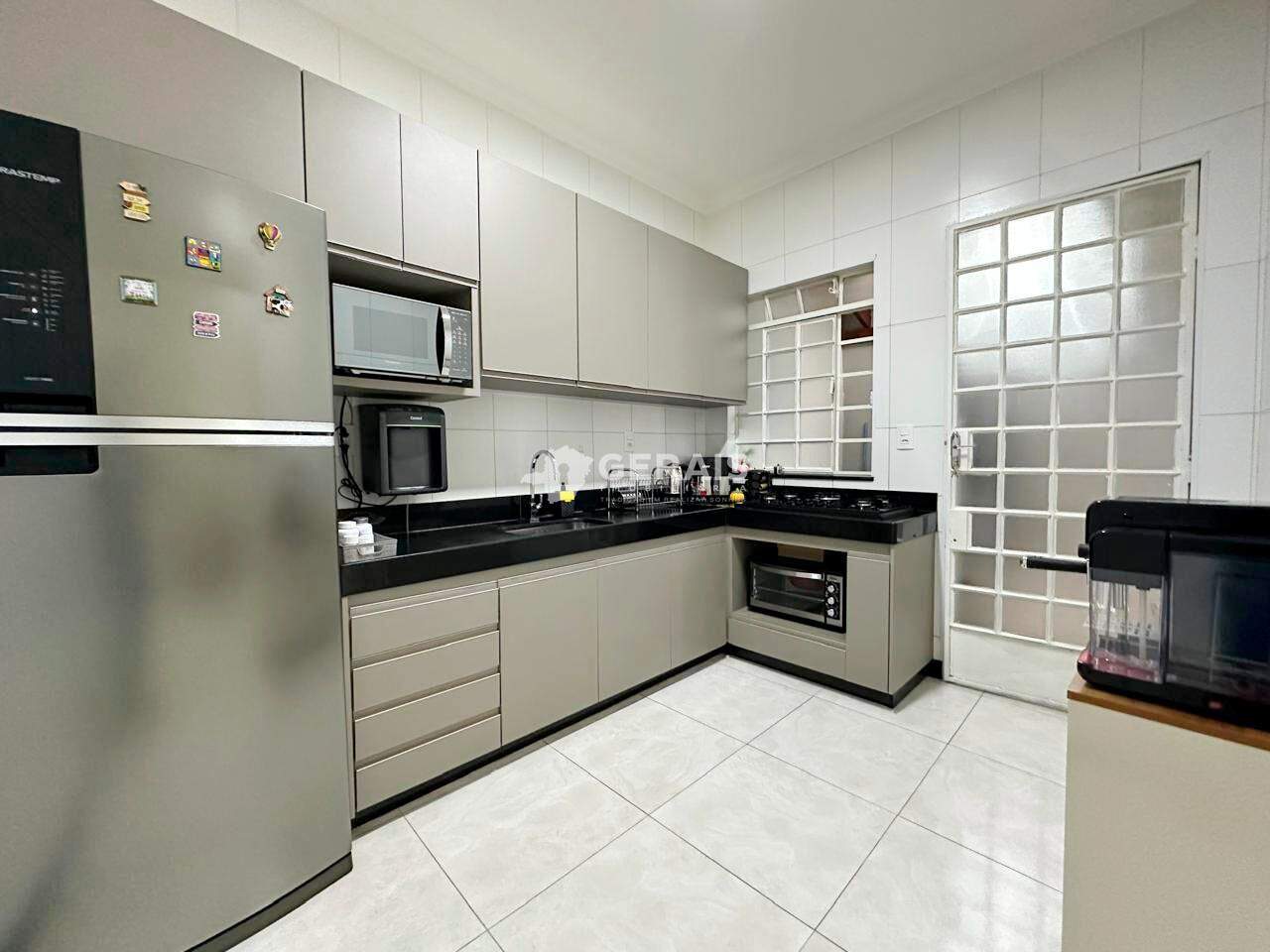 Casa à venda no JARDIM CANDELÁRIA: 04- COZINHA
