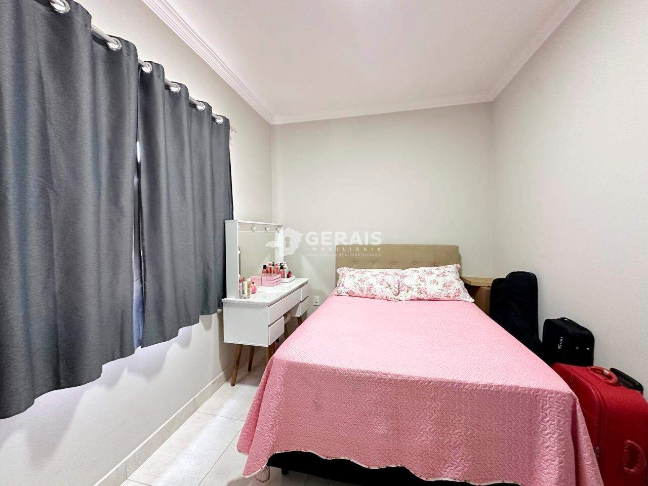 Casa à venda no JARDIM CANDELÁRIA: 06- QUARTO 02