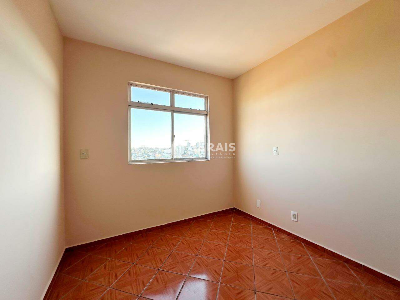 Apartamento à venda no CENTRO: 06 - QUARTO 01