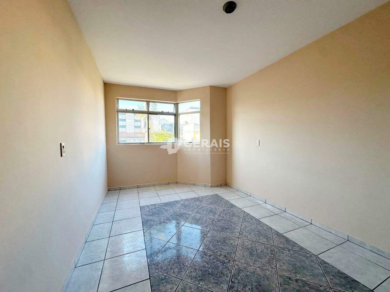 Apartamento à venda no CENTRO: 08 - QUARTO SUÍTE