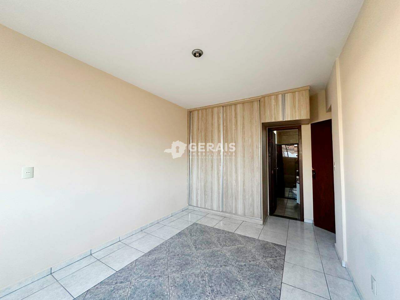 Apartamento à venda no CENTRO: 09 - QUARTO SUÍTE