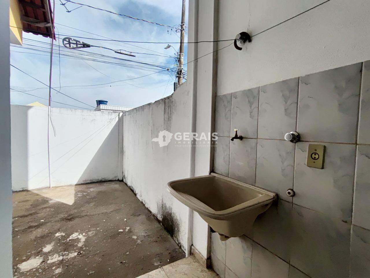 Casa para aluguel no VILA ROMANA: 08 - ÁREA DE SERVIÇO
